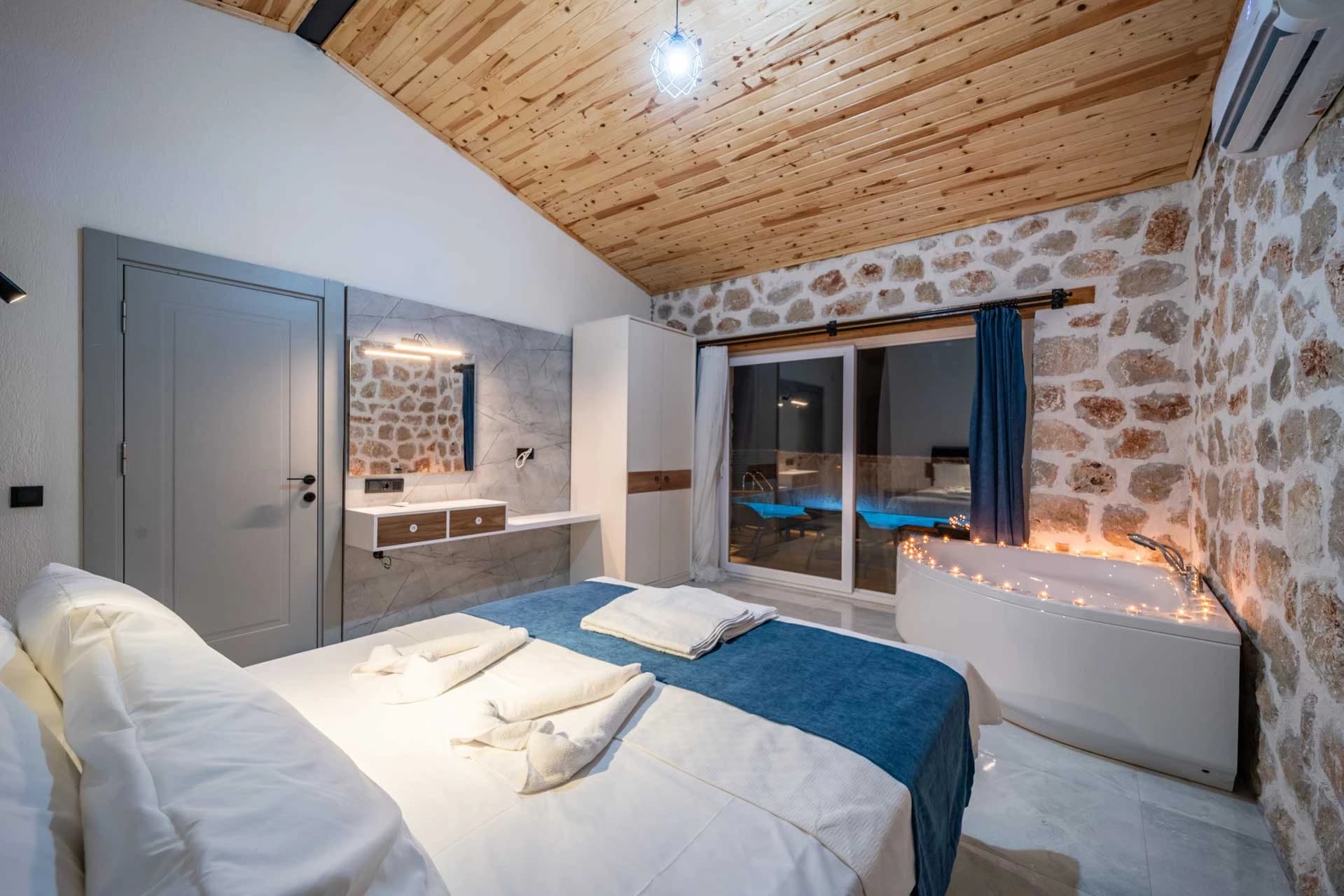 Kalkan Ordu'da Jakuzi, Sauna ve Doğa Manzaralı Özel Havuzlu Villa