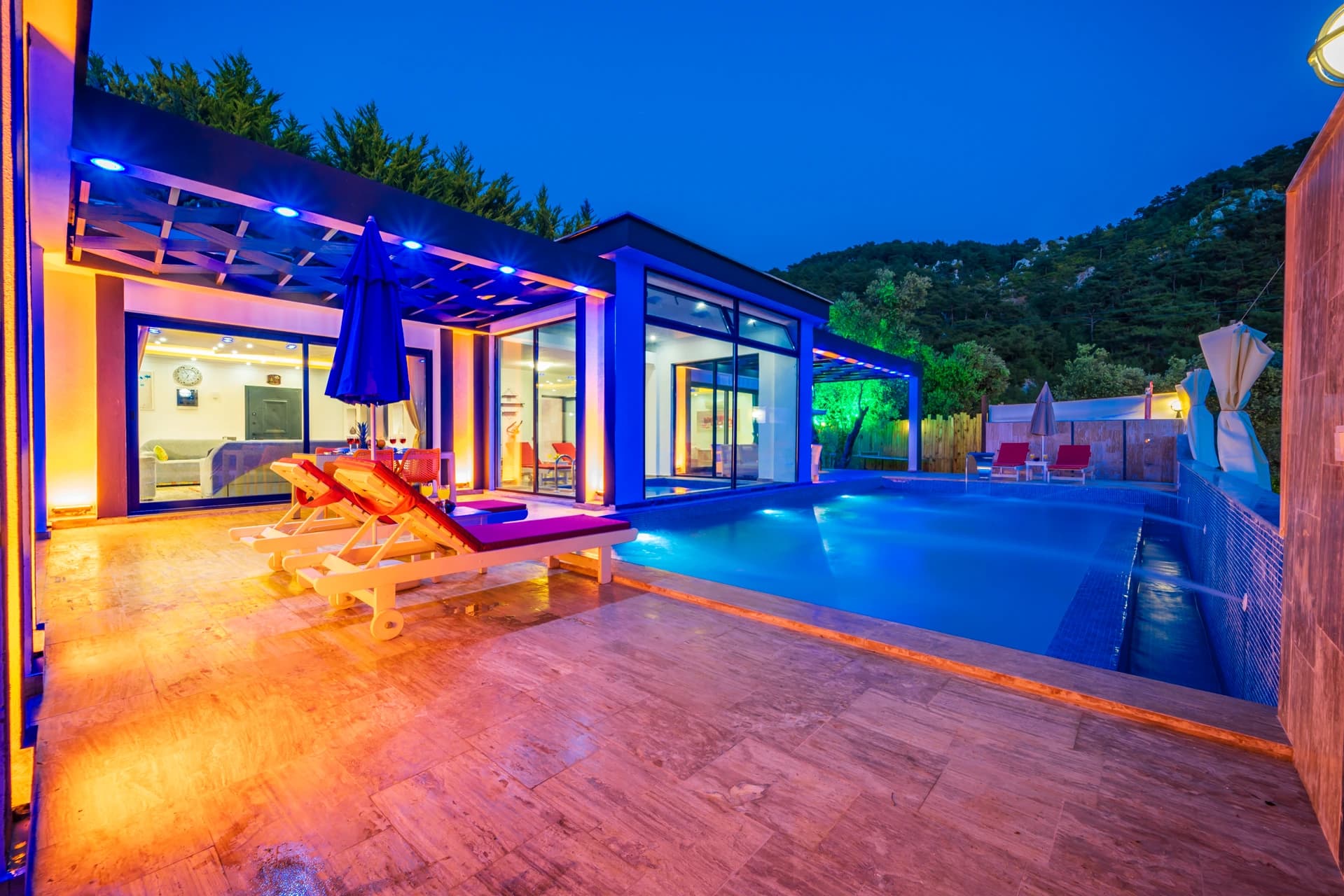 Kalkan İslamlar'da Doğa İçinde Özel Havuzlu, Saunalı ve Isıtmalı İç Havuzlu Villa