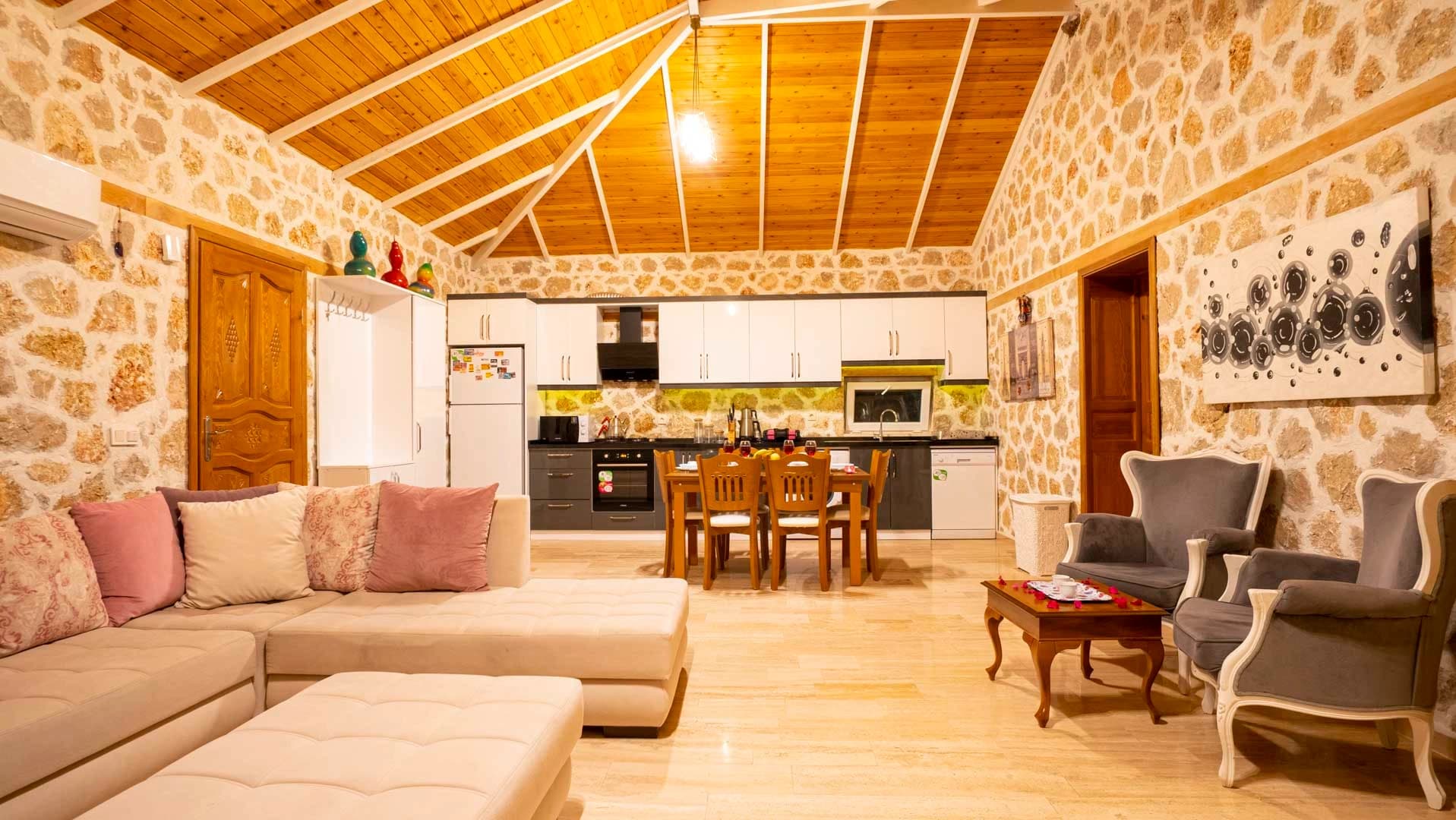 Kalkan İslamlar'da Deniz Manzaralı, Özel Havuzlu 2 Yatak Odalı İzole Villa