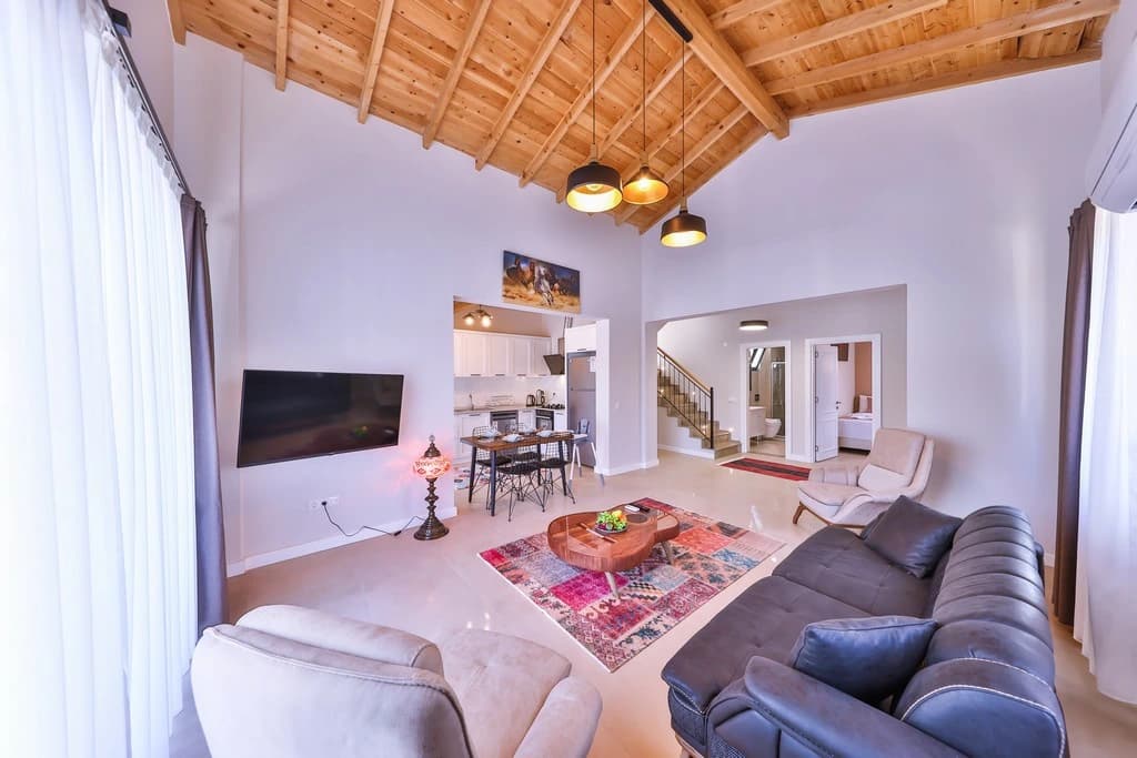 Kaş'ta Özel Havuzlu ve Doğa Manzaralı Lüks 2 Yatak Odalı Villa