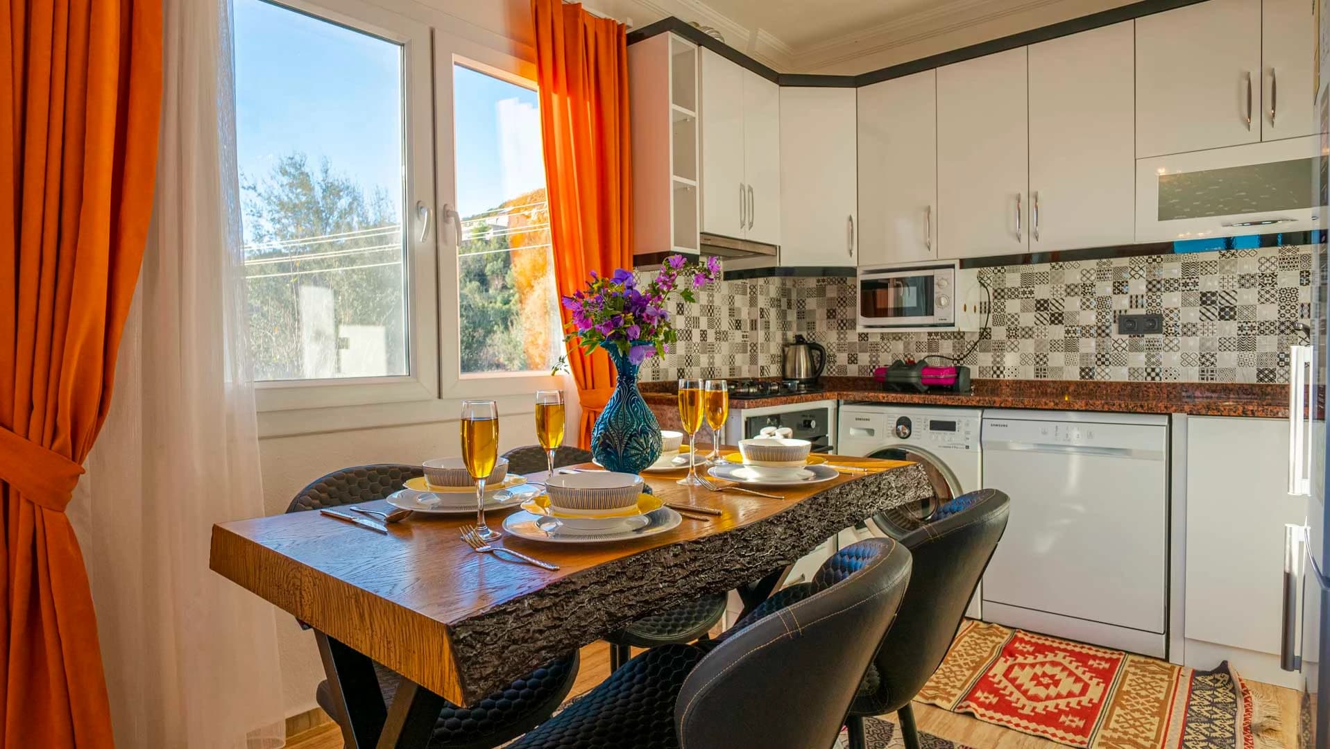 Kalkan İslamlar'da Jakuzili ve Özel Kapalı Havuzlu Romantik Balayı Villası