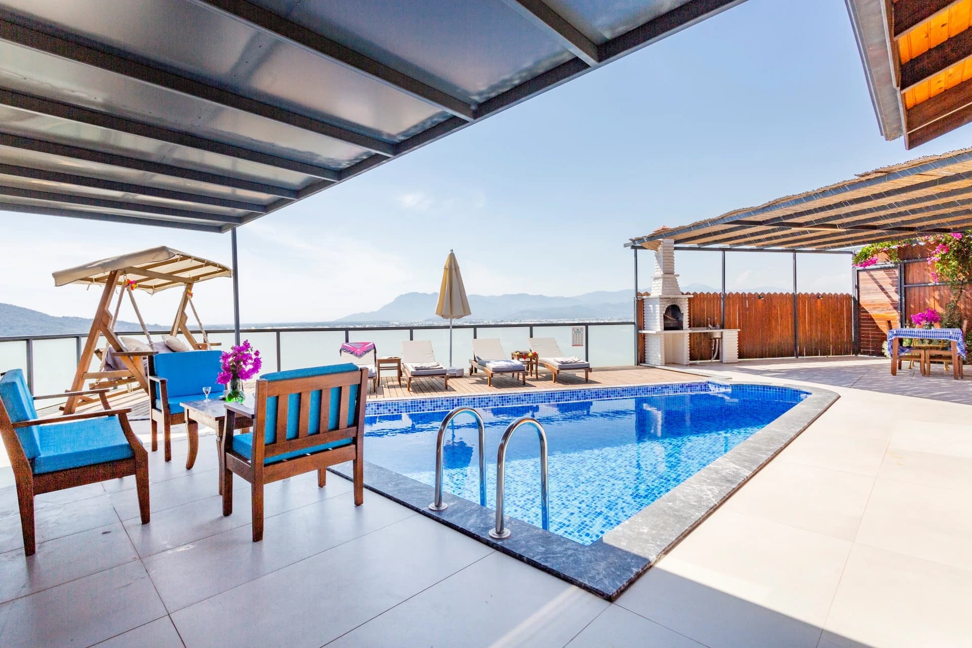 Kalkan Yeşilköy'de Jakuzili, Korunaklı Özel Havuzlu 2 Yatak Odalı Villa