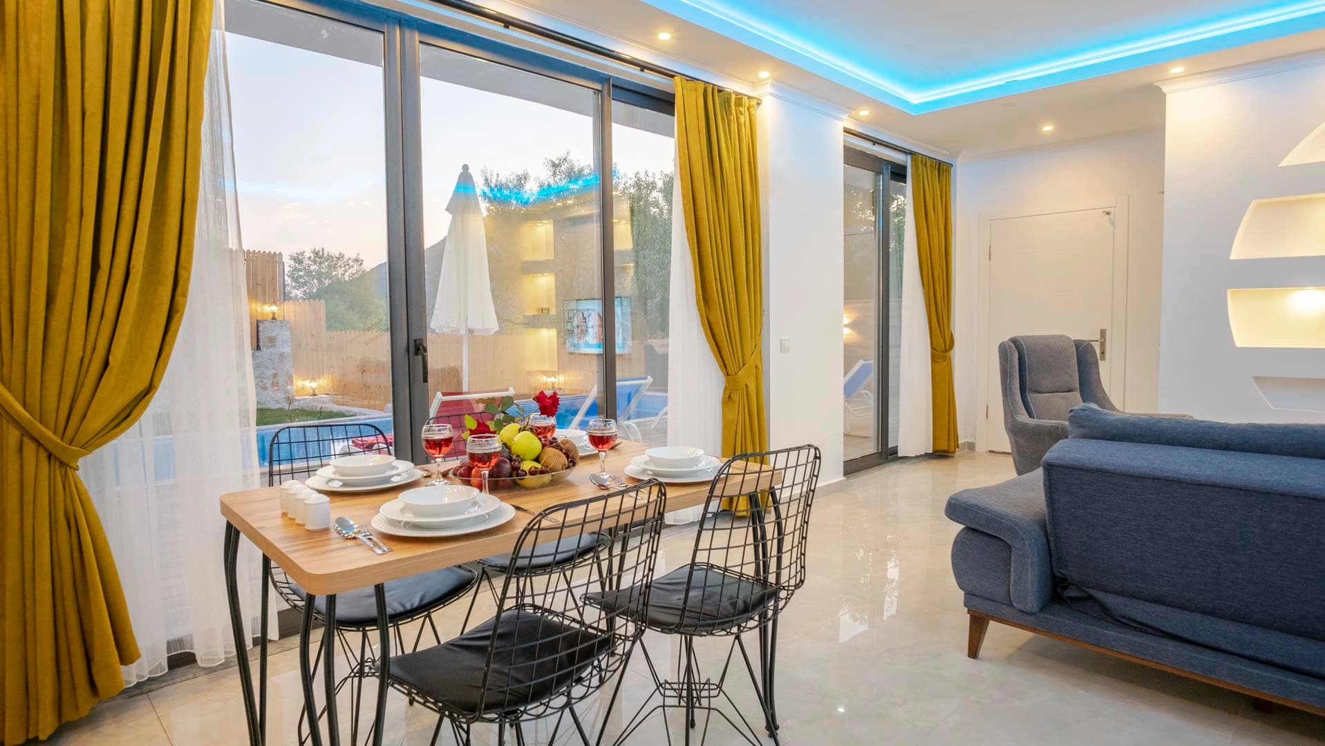 Kapalı Havuzlu, Jakuzili ve Bahçeli Lüks 2 Yatak Odalı Villa – Kalkan