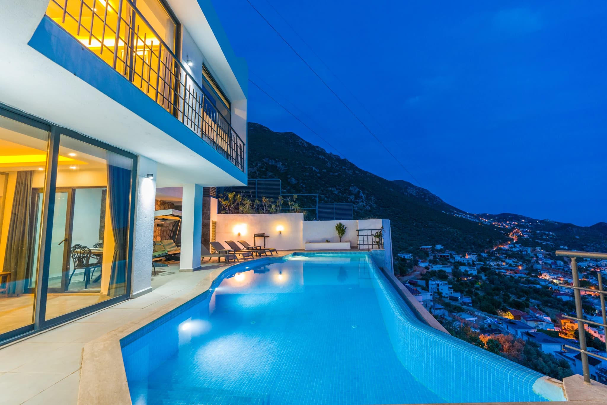 Çift Jakuzili Lüks Villa - Kalkan Akbel'de Korunaklı Havuz ve Deniz Manzarası