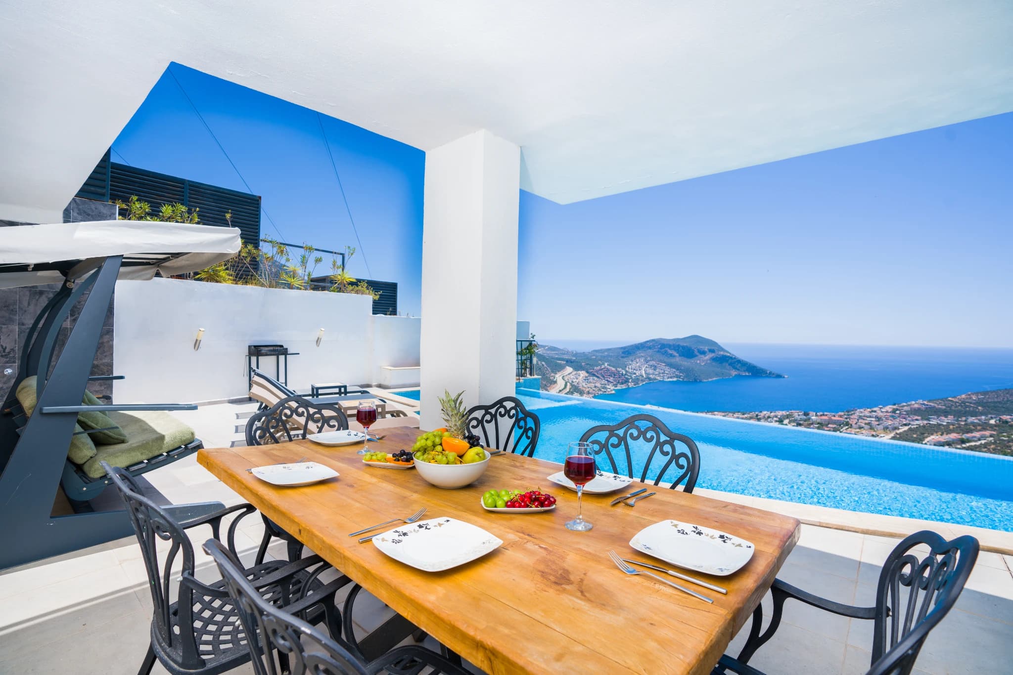 Çift Jakuzili Lüks Villa - Kalkan Akbel'de Korunaklı Havuz ve Deniz Manzarası