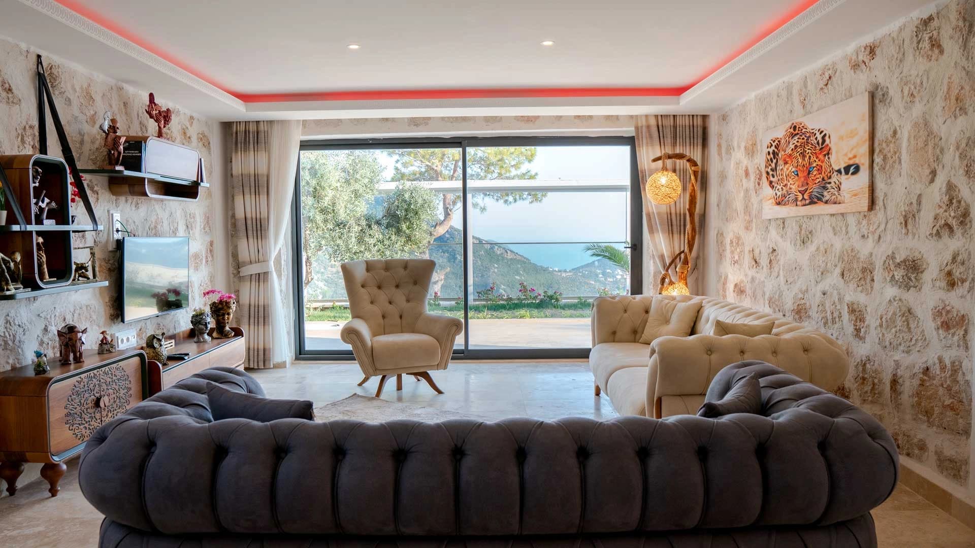 Korunaklı Isıtmalı Havuzlu Taş Villa - İslamlar'da Kış-Yaz Tatil