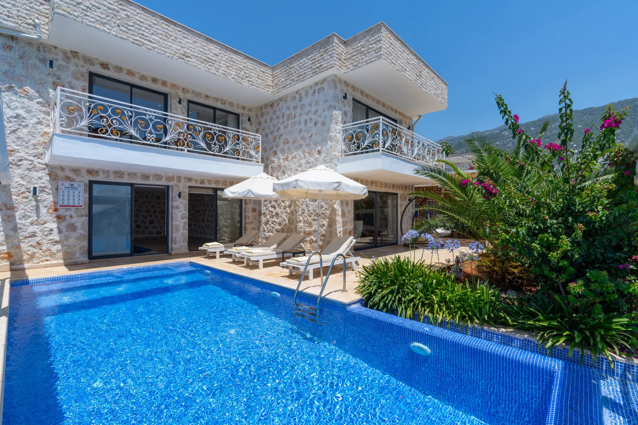 Korunaklı Isıtmalı Havuzlu Taş Villa - İslamlar'da Kış-Yaz Tatil